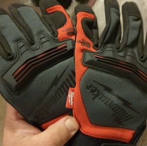Milwaukee work gloved